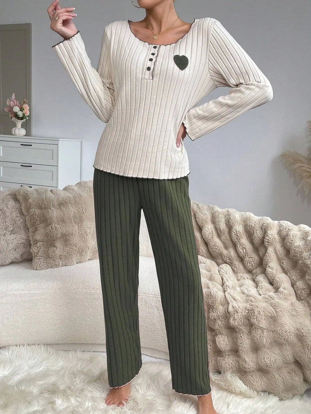 Women’s Long Sleeve Pajama Set – Heart Print Top & Pants, Cozy Fall & Winter Loungewear