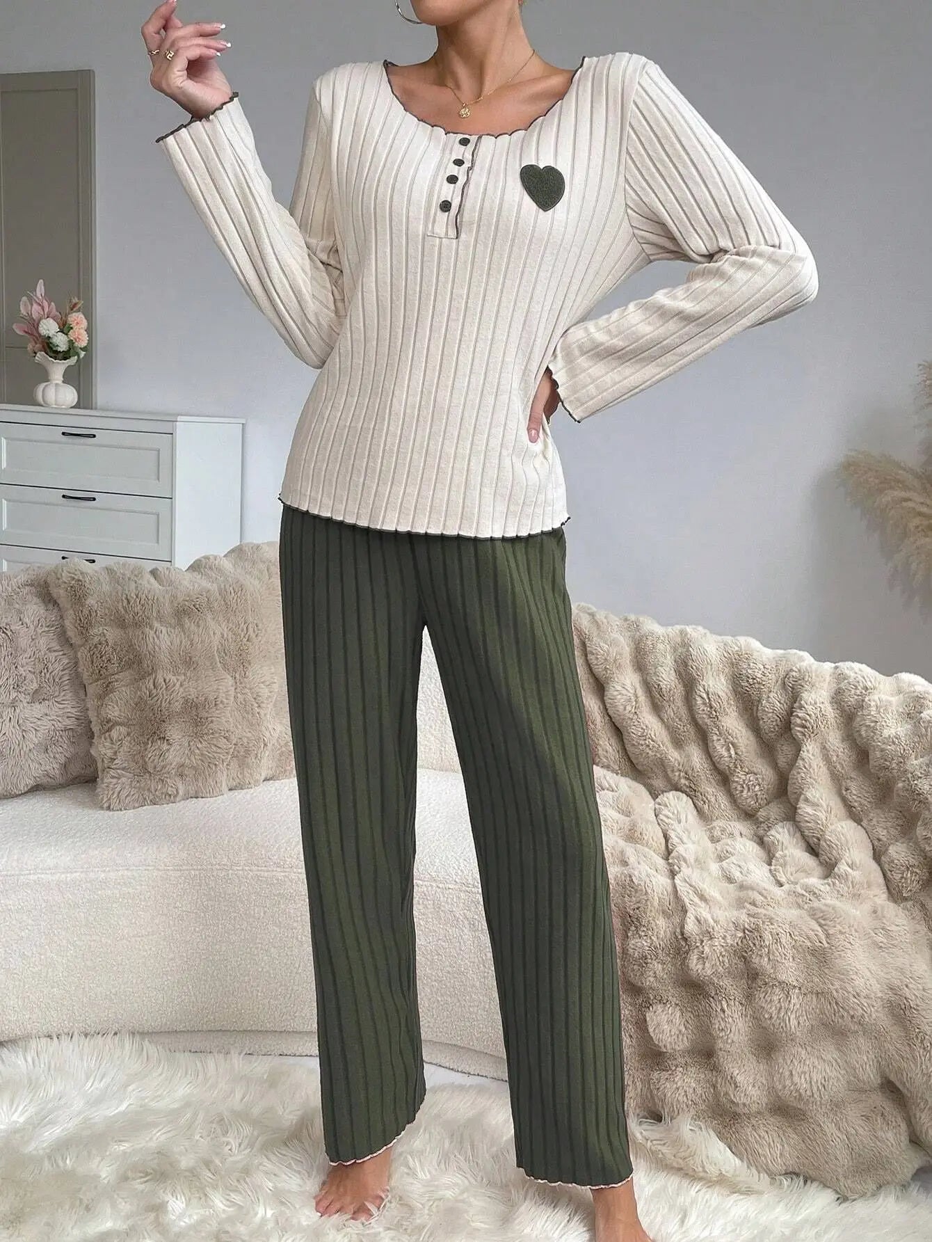 Women’s Long Sleeve Pajama Set – Heart Print Top & Pants, Cozy Fall & Winter Loungewear