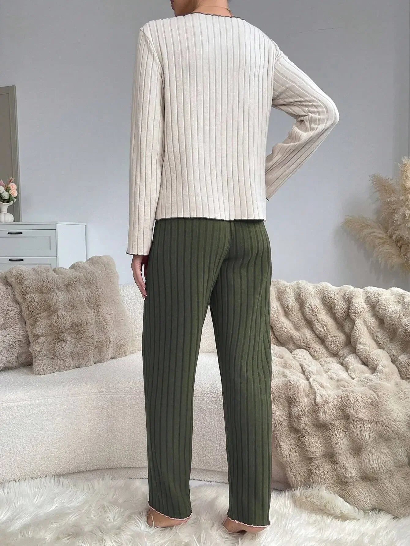 Women’s Long Sleeve Pajama Set – Heart Print Top & Pants, Cozy Fall & Winter Loungewear