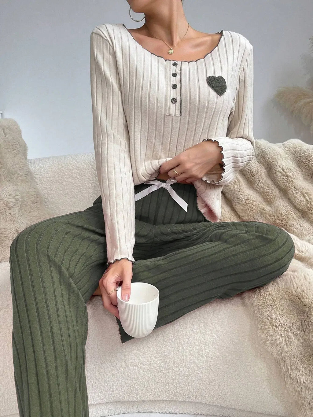 Women’s Long Sleeve Pajama Set – Heart Print Top & Pants, Cozy Fall & Winter Loungewear