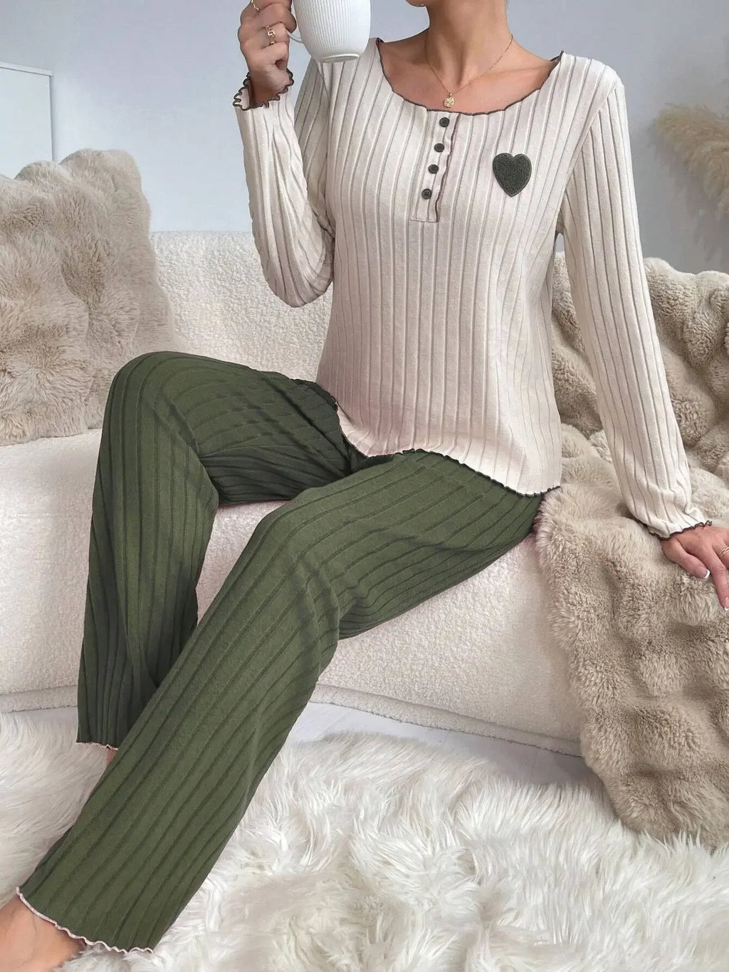 Women’s Long Sleeve Pajama Set – Heart Print Top & Pants, Cozy Fall & Winter Loungewear