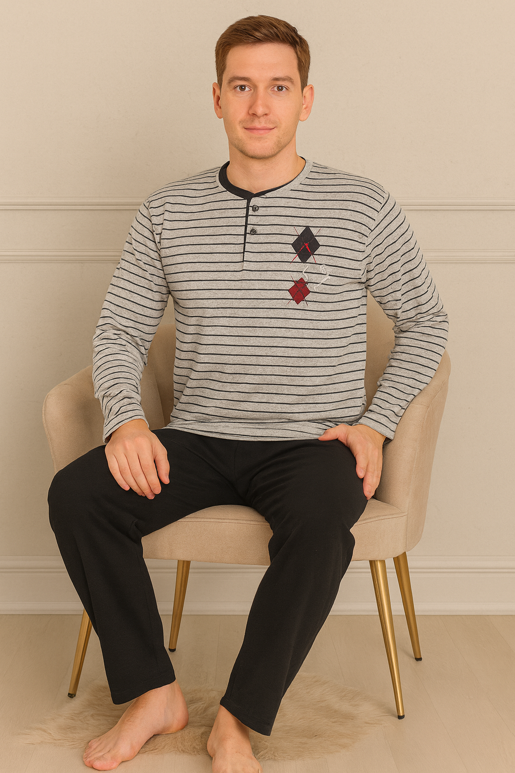 Erkek İnterlok Fitilli Uzun Kol Yakası İki Düğmeli Göğsü Nakış İşlemeli Altı Uzun Pijama Takımı