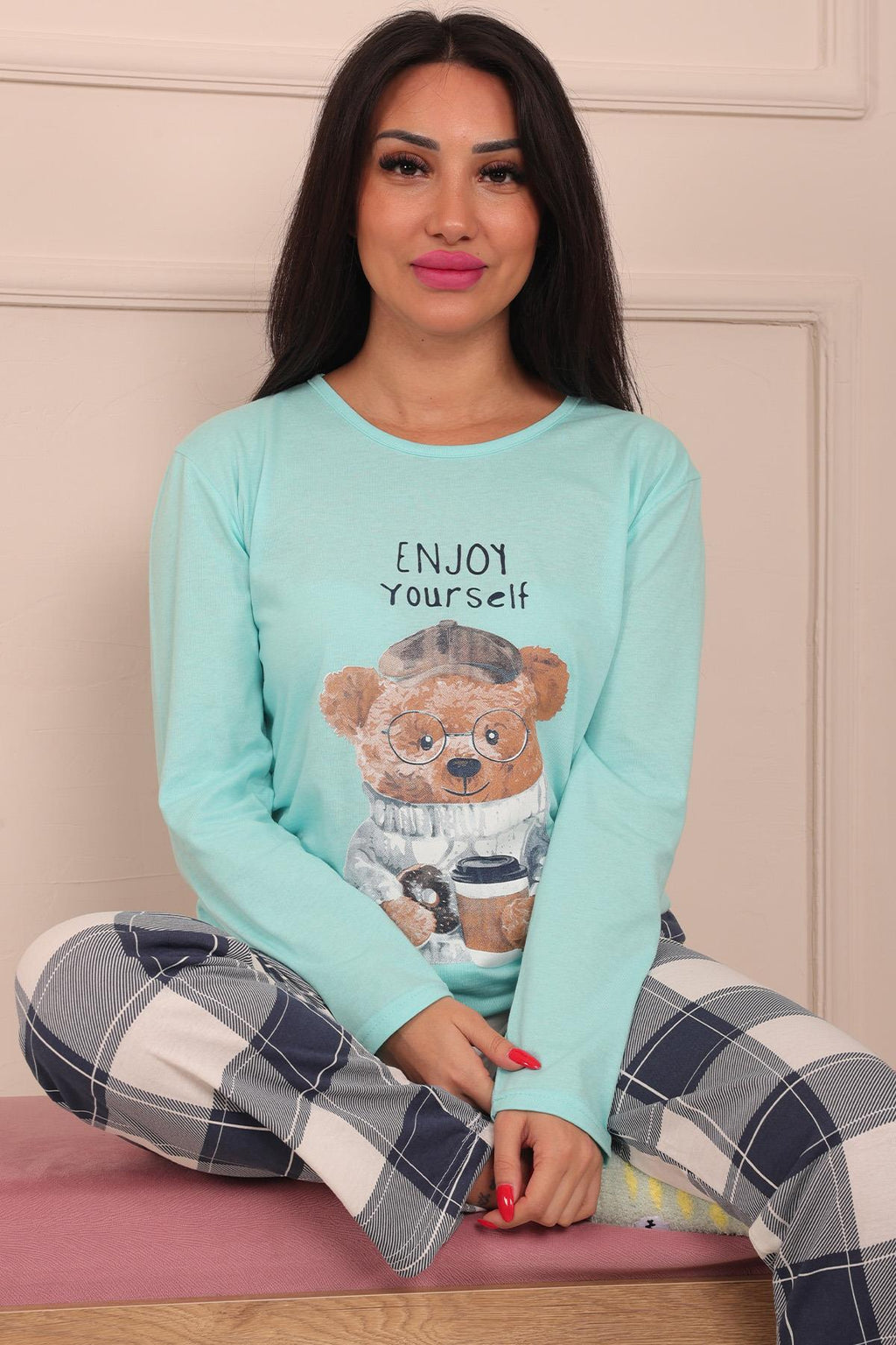 Kadın Ayıcık Baskılı Ve Altı Ekose Desenli Bisiklet Yaka Uzun Kol Altı Uzun Penye Pijama Takımı