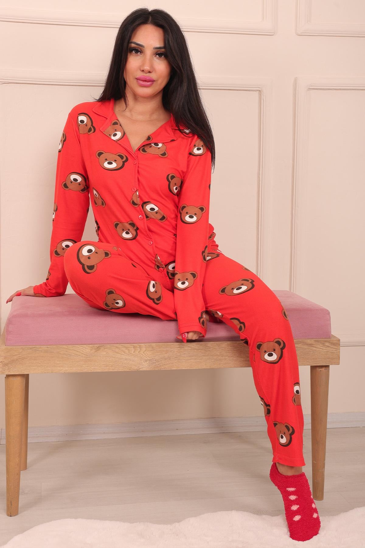 Kadın Ayıcık Desenli Önü Düğmeli Uzun Kol Altı Uzun Süet Pijama Takımı