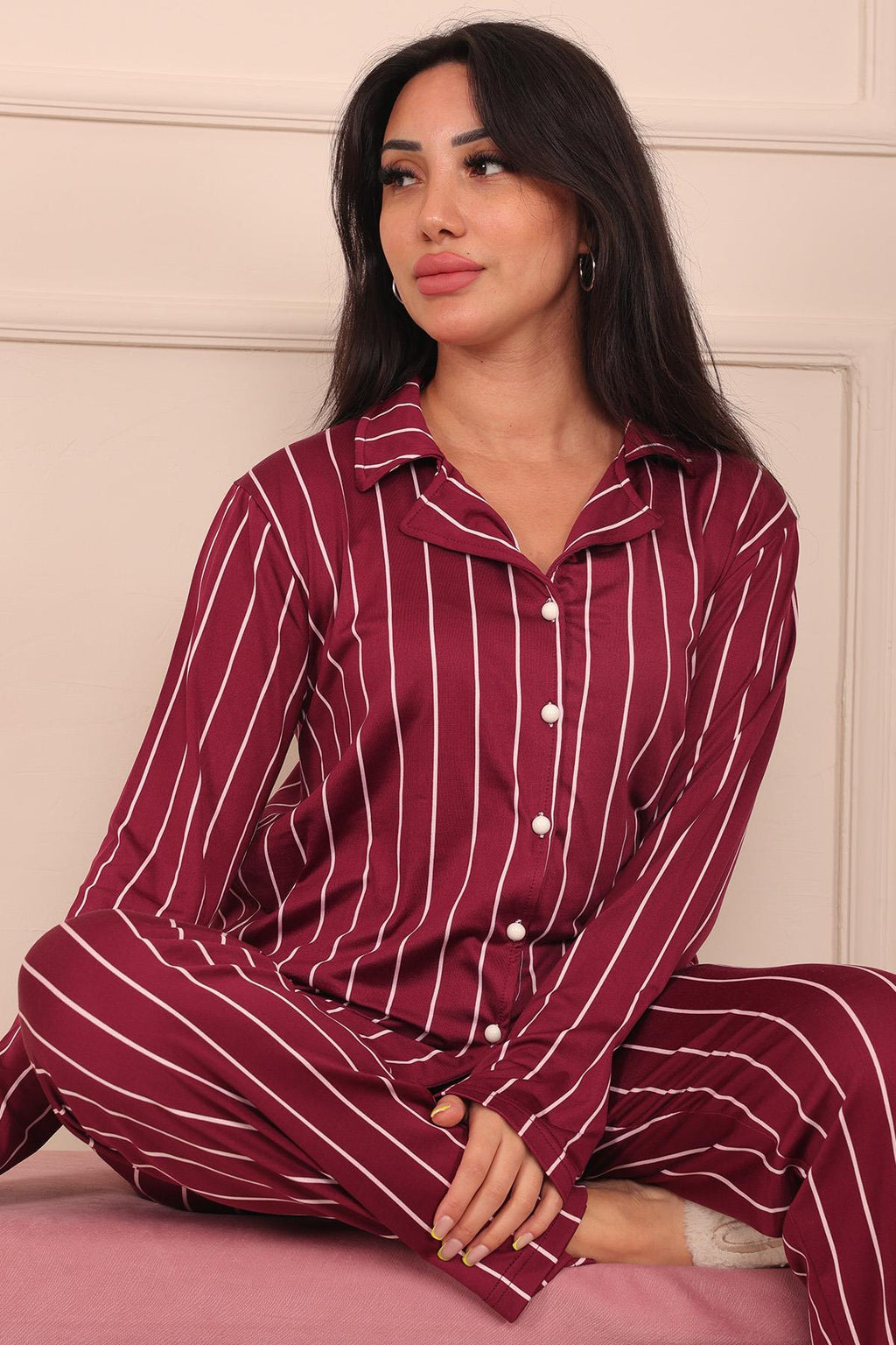 Kadın Dikey Çizgi Desenli Önü Düğmeli Uzun Kol Altı Uzun Milan Kumaş Pijama Takımı