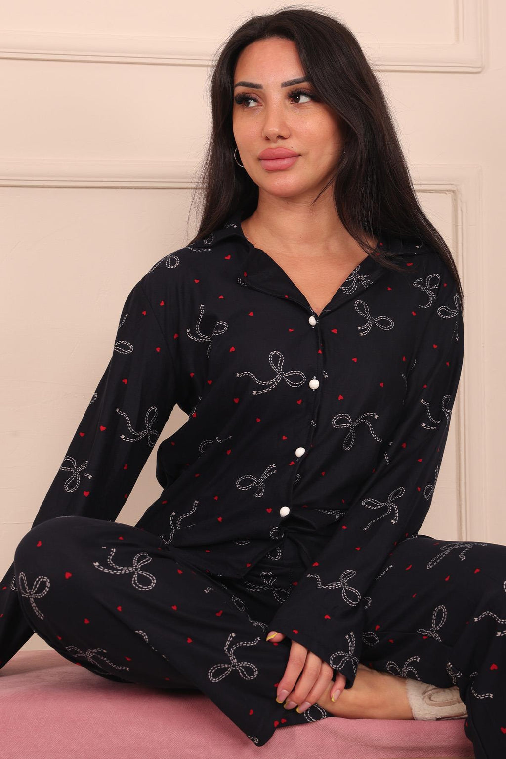 Kadın Fiyonk Ve Kalp Desenli Önü Düğmeli Uzun Kol Altı Uzun Süet Pijama Takımı