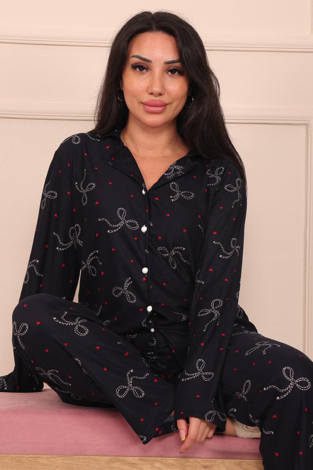 Kadın Fiyonk Ve Kalp Desenli Önü Düğmeli Uzun Kol Altı Uzun Süet Pijama Takımı