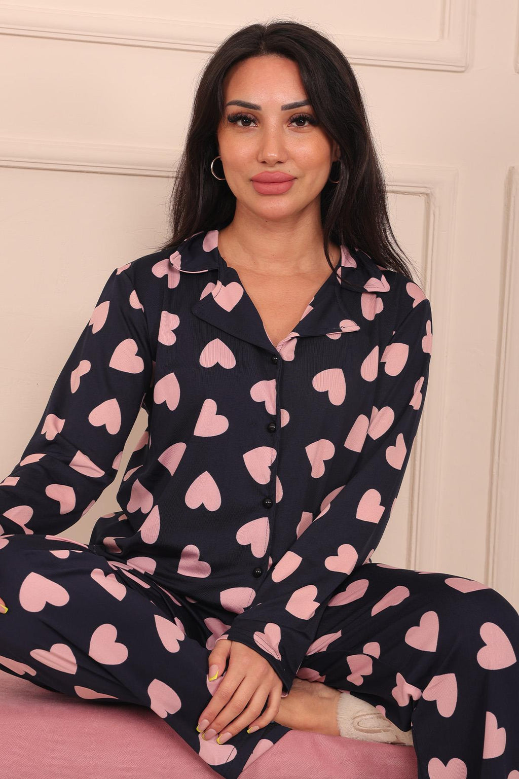 Kadın Kalp Desenli Önü Düğmeli Uzun Kol Altı Uzun Milan Kumaş Pijama Takımı