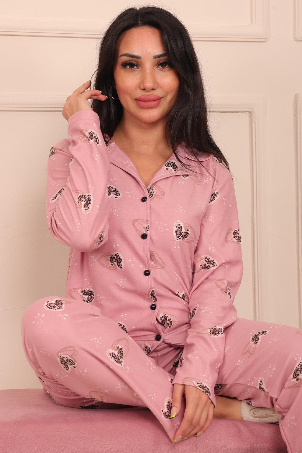 Kadın Kalp Desenli Önü Düğmeli Uzun Kol Altı Uzun Süet Pijama Takımı