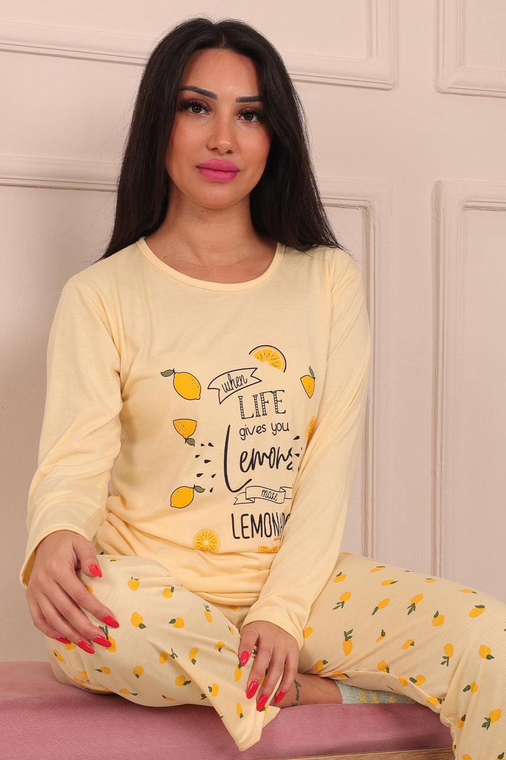 Kadın Lemon Sloganlı Ve Altı Limon Desenli  Bisiklet Yaka Uzun Kol Altı Uzun Viskon Pijama Takımı