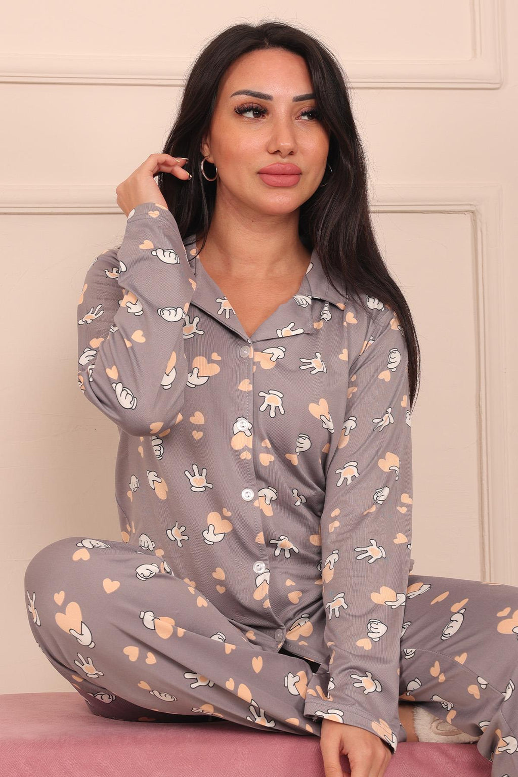Kadın Mickey Eli Ve Kalp Desenli Önü Düğmeli Milan Kumaş Pijama Takımı