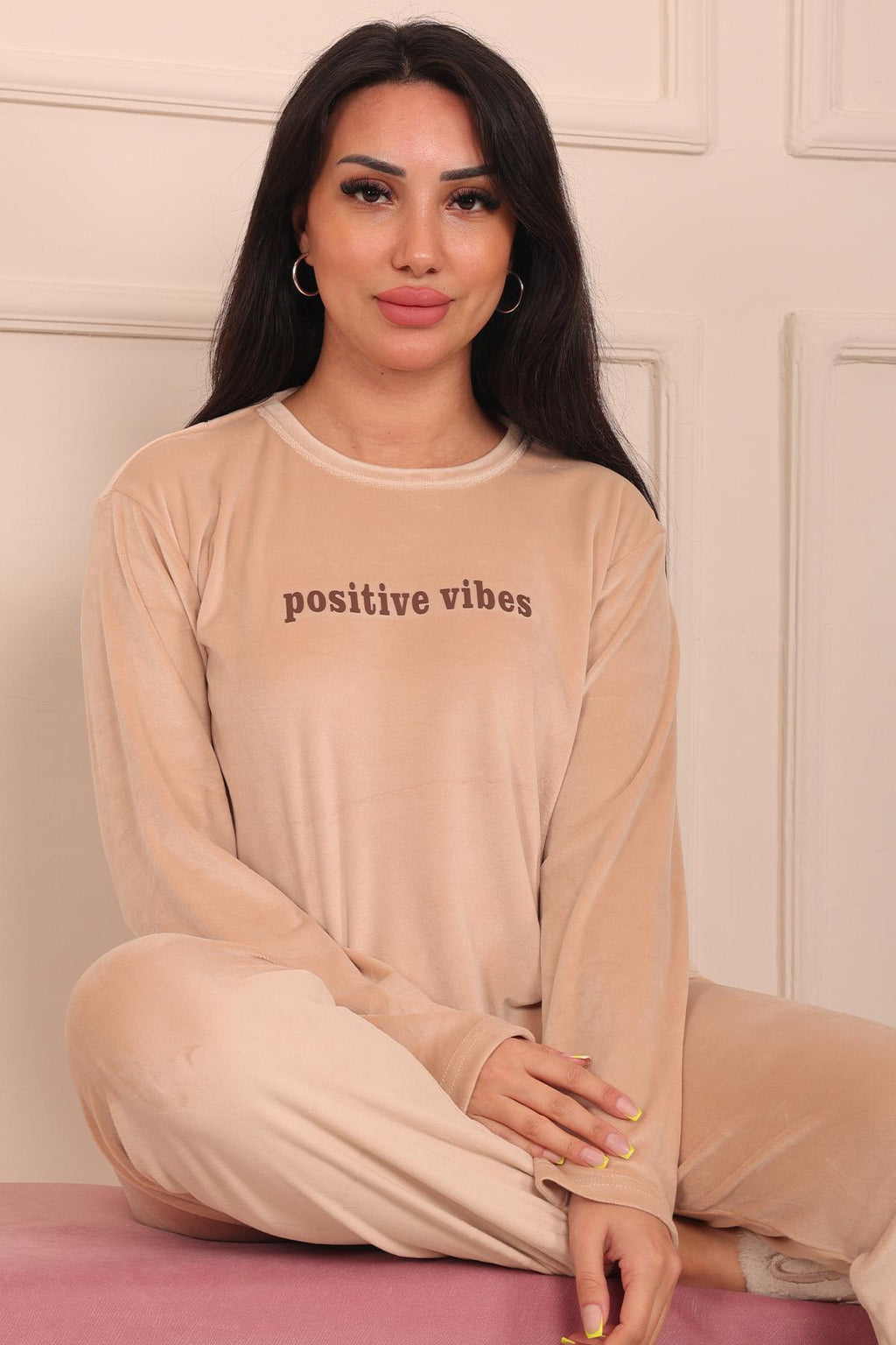Kadın Sloganlı Uzun Kollu Paçası Manşetli Kadife Pijama Takımı
