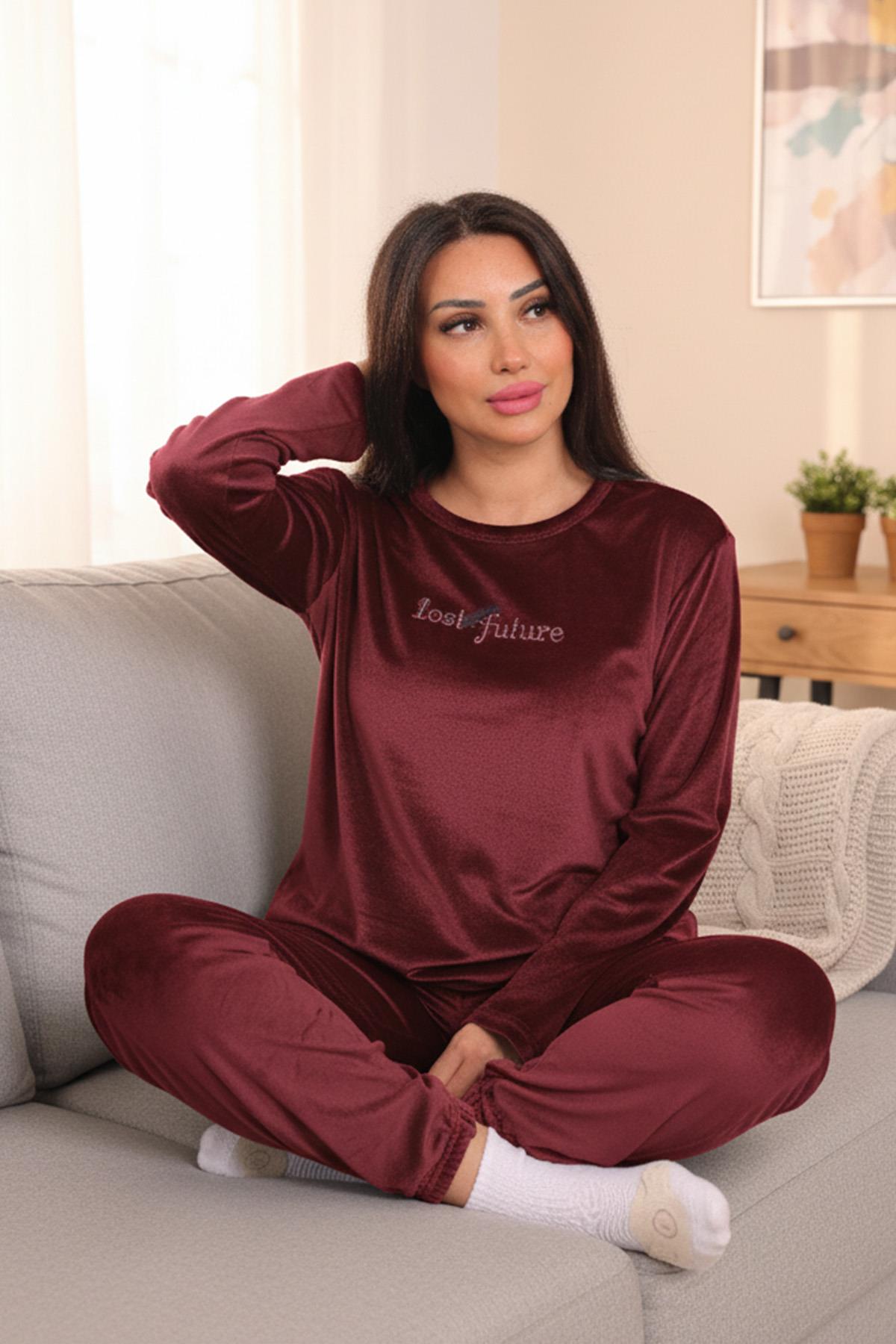 Kadın Sloganlı Uzun Kollu Paçası Manşetli Kadife Pijama Takımı