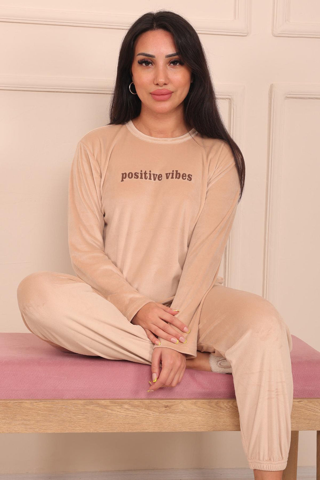 Kadın Sloganlı Uzun Kollu Paçası Manşetli Kadife Pijama Takımı
