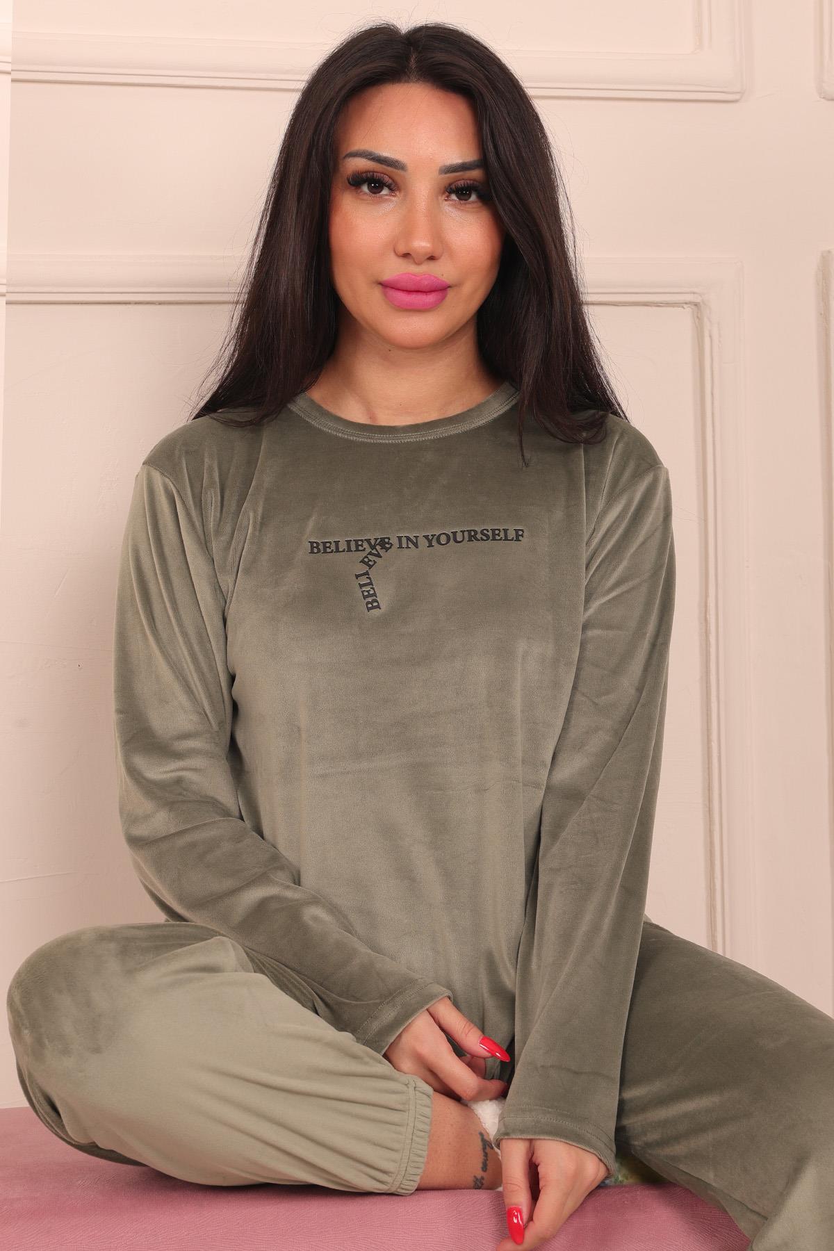 Kadın Sloganlı Uzun Kollu Paçası Manşetli Kadife Pijama Takımı