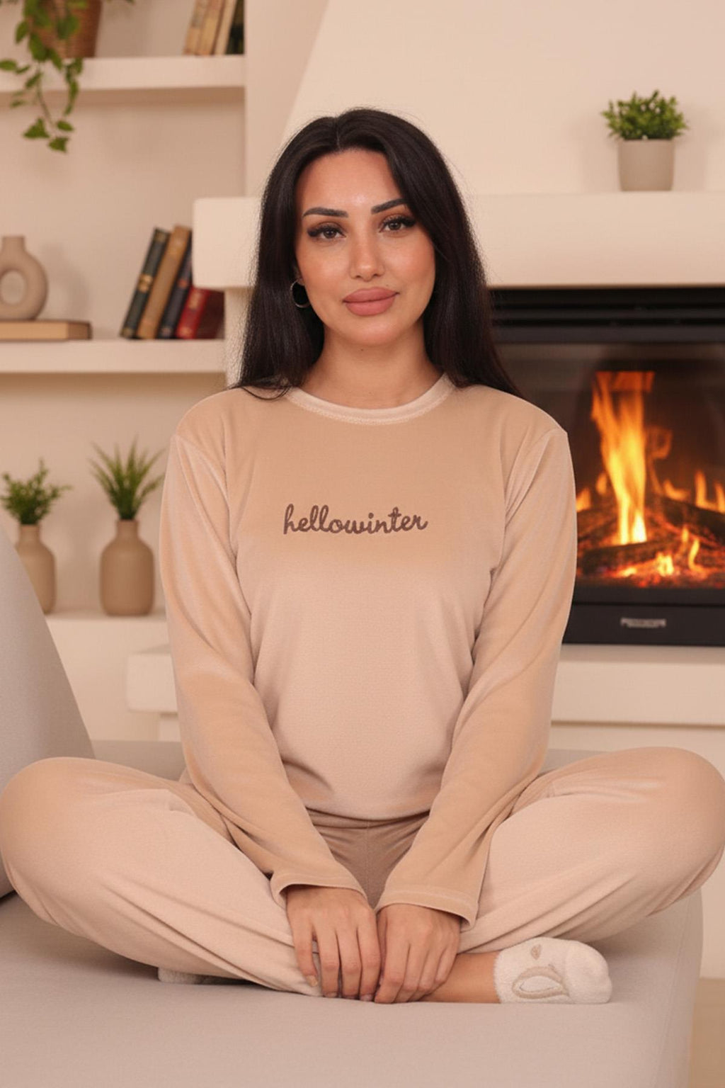 Kadın Sloganlı Uzun Kollu Paçası Manşetli Kadife Pijama Takımı