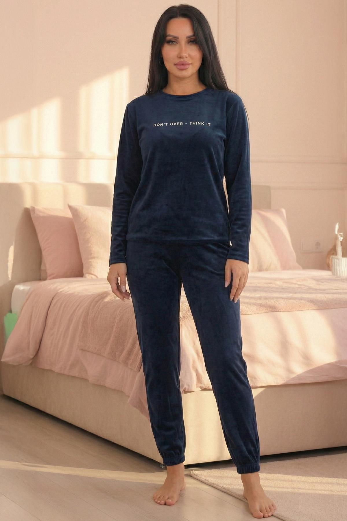 Kadın Sloganlı Uzun Kollu Paçası Manşetli Kadife Pijama Takımı