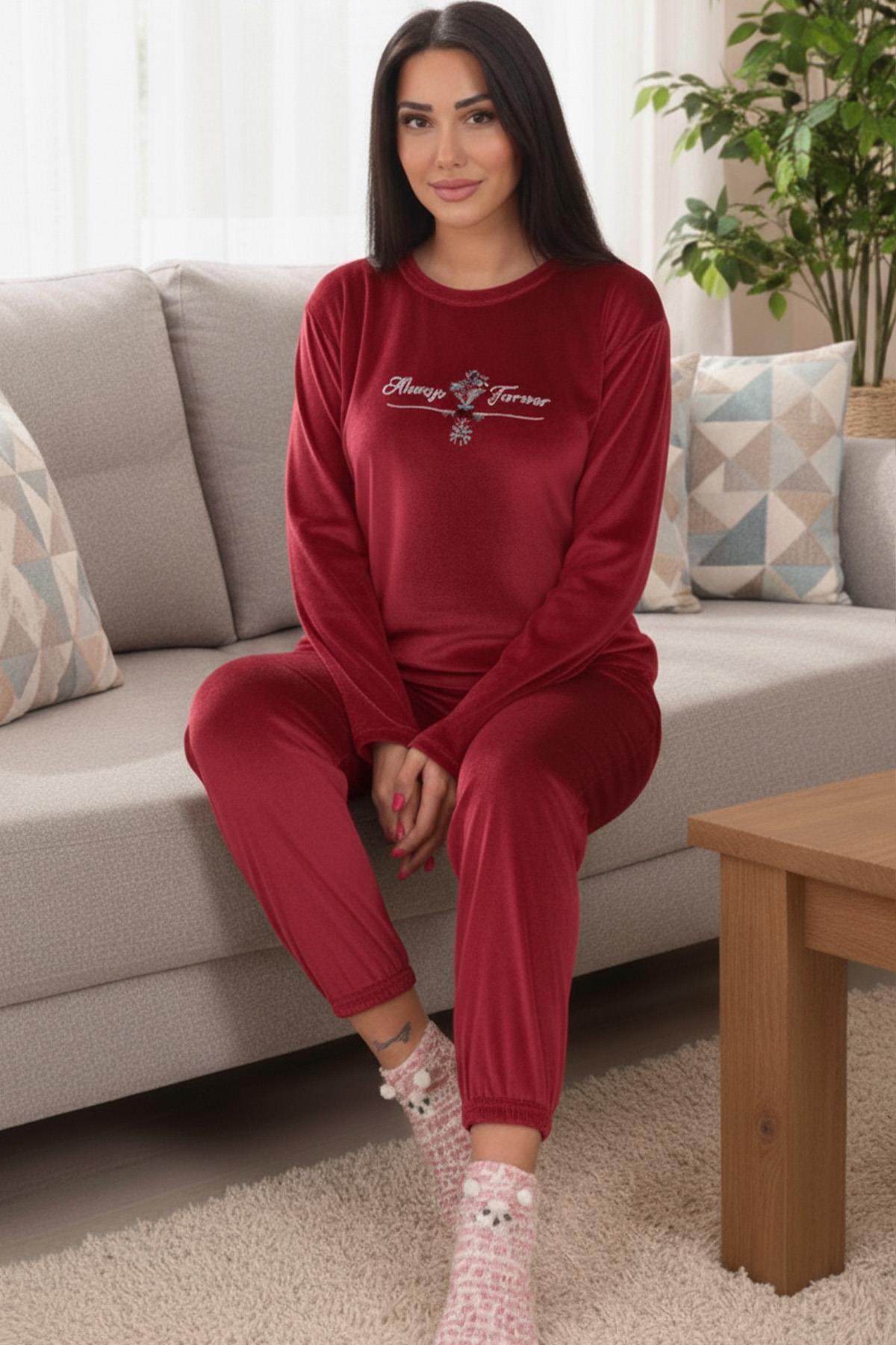 Kadın Sloganlı Uzun Kollu Paçası Manşetli Kadife Pijama Takımı