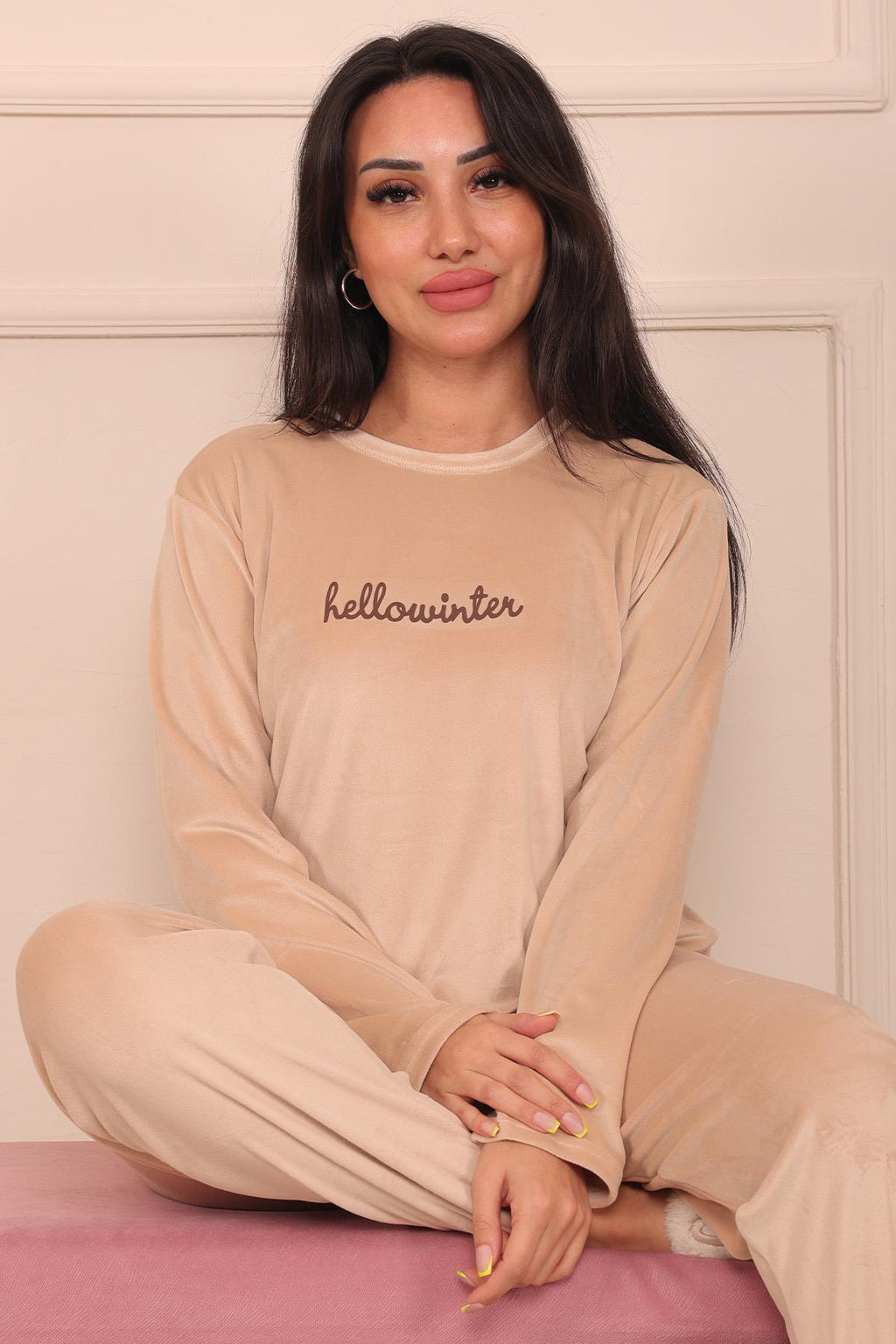 Kadın Sloganlı Uzun Kollu Paçası Manşetli Kadife Pijama Takımı