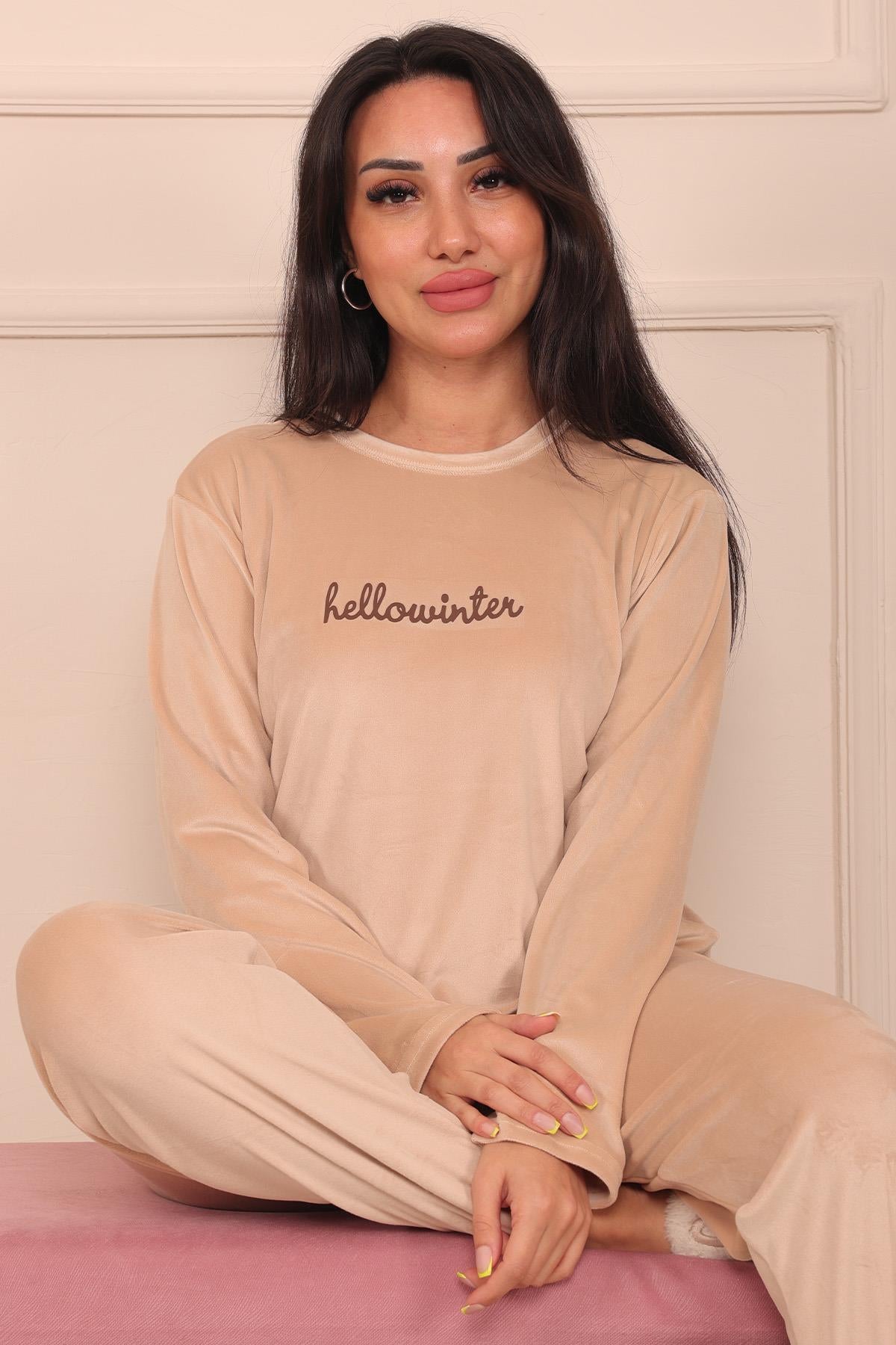 Kadın Sloganlı Uzun Kollu Paçası Manşetli Kadife Pijama Takımı