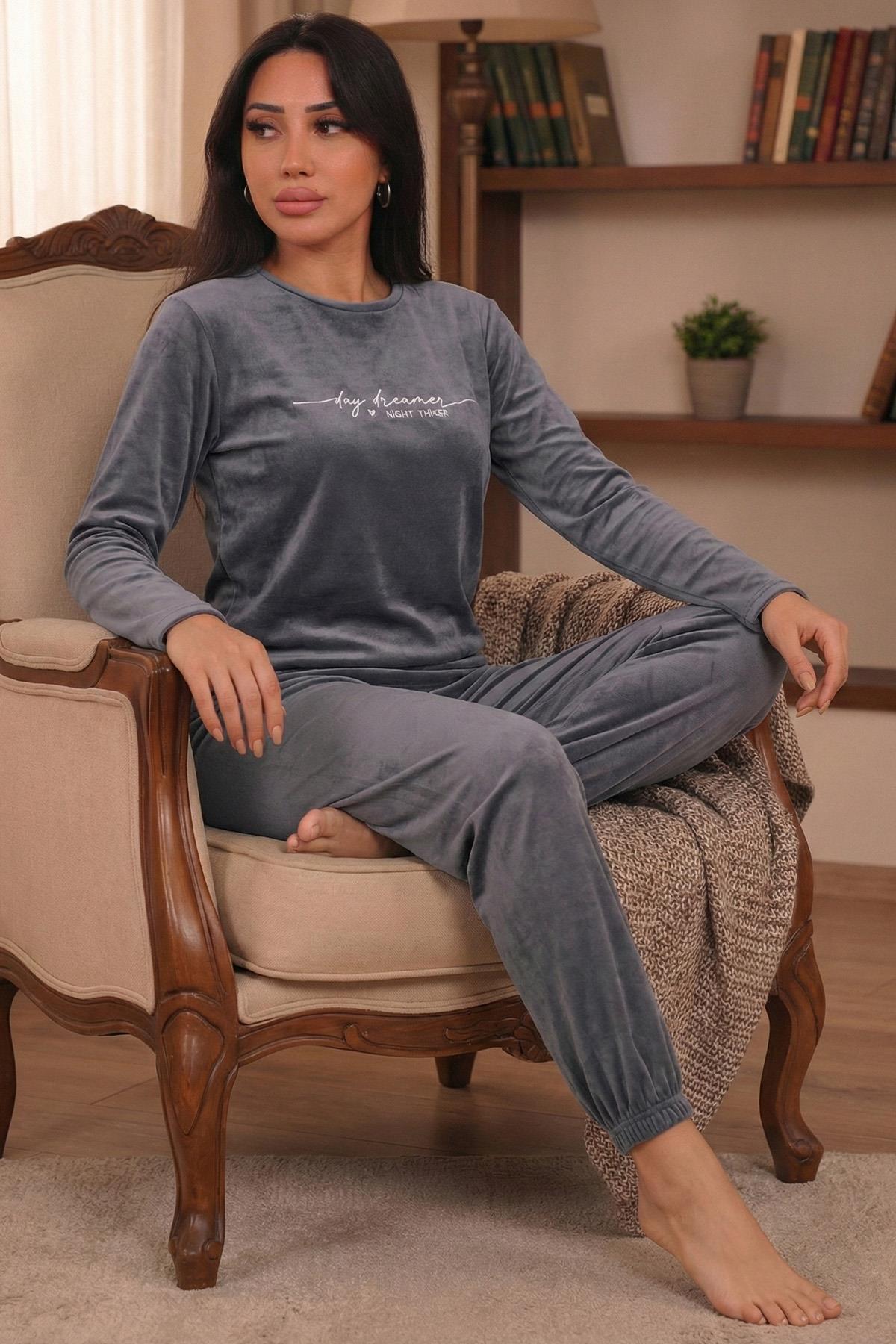 Kadın Sloganlı Uzun Kollu Paçası Manşetli Kadife Pijama Takımı
