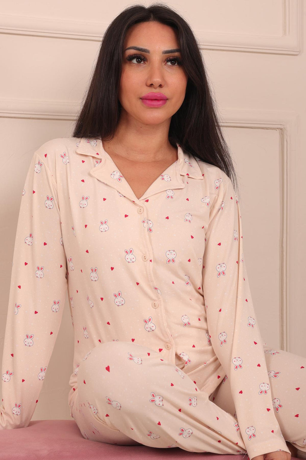 Kadın Tavşan Desenli Önü Düğmeli Uzun Kol Altı Uzun Milan Kumaş Pijama Takımı