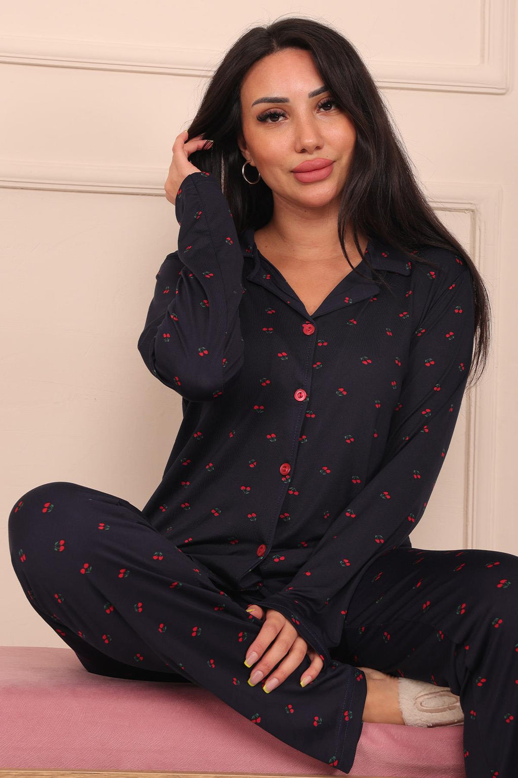 Kadın Vişne Desenli Desenli Önü Düğmeli Milan Kumaş Pijama Takımı