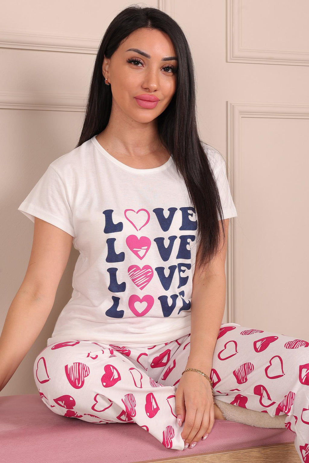 Love Sloganlı Altı Kalp Desenli Bisiklet Yaka Kısa Kollu Pijama Takımı BEYAZ